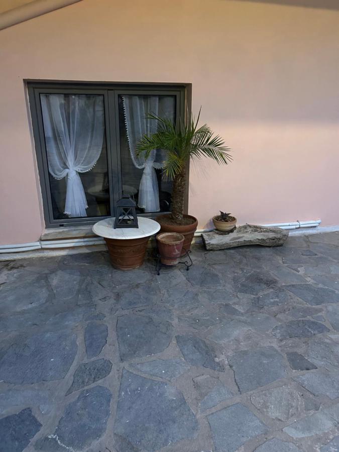 Paola's Near Athens Airport Spáta
